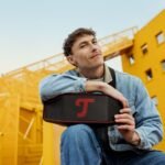 Teufel ROCKSTER Cross 2 Tragbarer Bluetooth Lautsprecher für drinnen und draußen, mit Langer Akkulaufzeit bis 38 Std, IPX5 Strahlwassergeschützt, Stereo Speaker - Black & Red